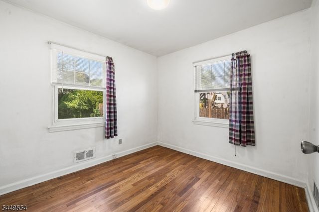 10 Greenwich St, Bergenfield Boro, NJ 07621