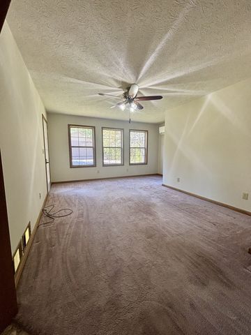 2917 Obie Adcock Rd, Smithville, TN 37166