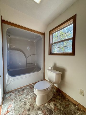 2917 Obie Adcock Rd, Smithville, TN 37166