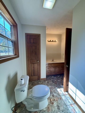 2917 Obie Adcock Rd, Smithville, TN 37166