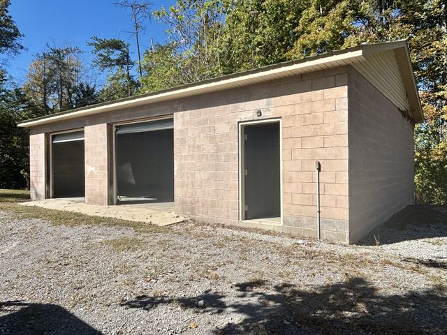 2917 Obie Adcock Rd, Smithville, TN 37166