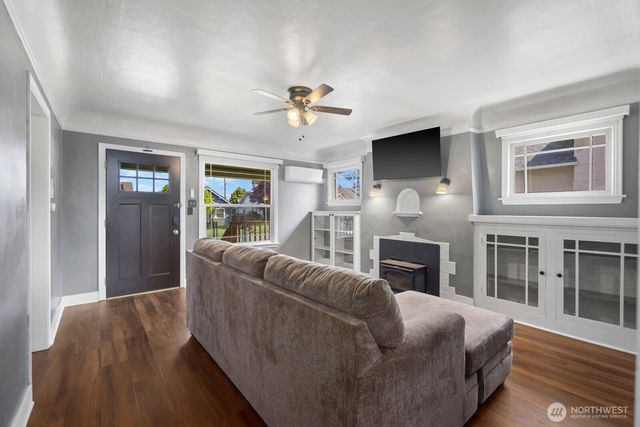 522 S 51st Street, Tacoma, WA 98408