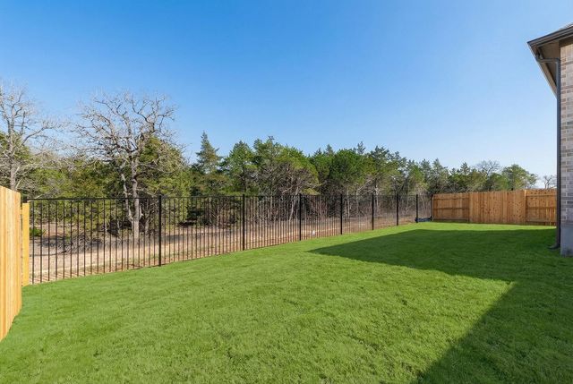 124 Silverbell LN, Bastrop, TX 78602