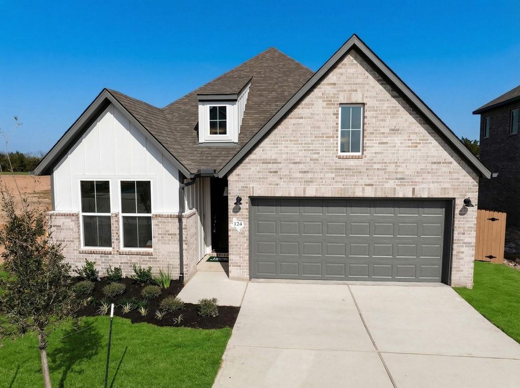 124 Silverbell LN, Bastrop, TX 78602