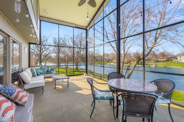 3830 Cove Road, Columbus, IN 47203