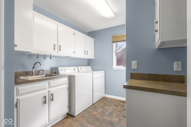 3830 Cove Road, Columbus, IN 47203