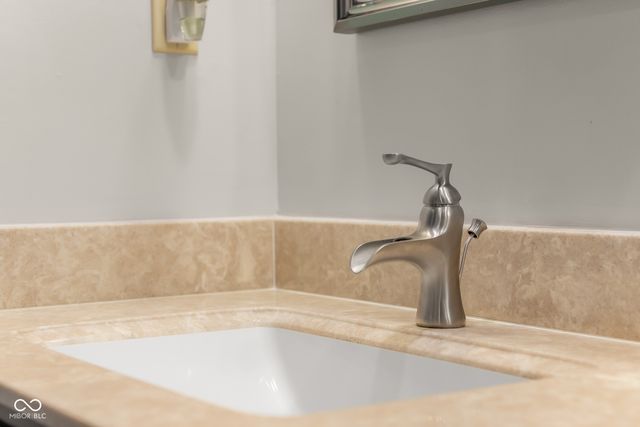 3830 Cove Road, Columbus, IN 47203