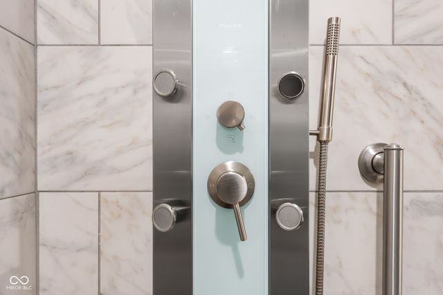 3830 Cove Road, Columbus, IN 47203