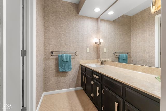 3830 Cove Road, Columbus, IN 47203