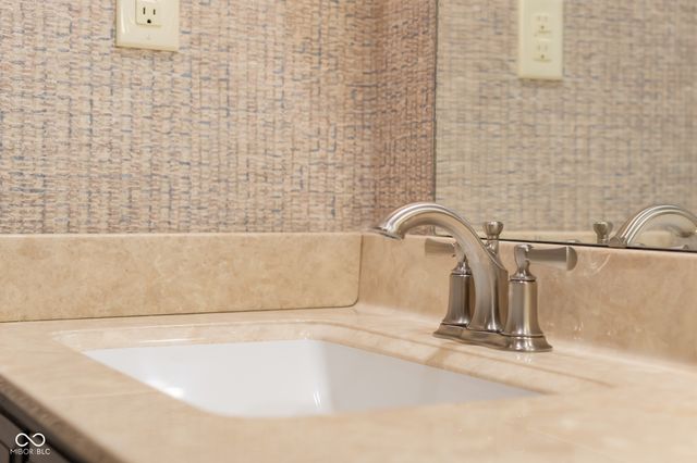 3830 Cove Road, Columbus, IN 47203