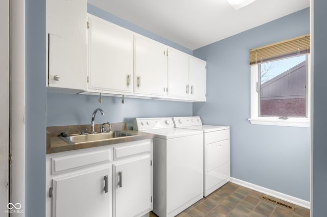 3830 Cove Road, Columbus, IN 47203