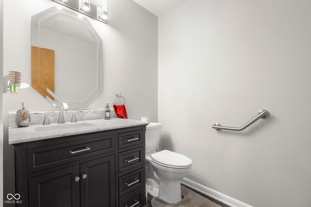 3830 Cove Road, Columbus, IN 47203