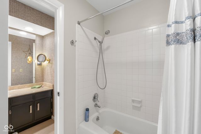 3830 Cove Road, Columbus, IN 47203