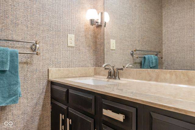 3830 Cove Road, Columbus, IN 47203