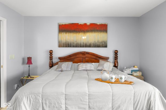 3830 Cove Road, Columbus, IN 47203