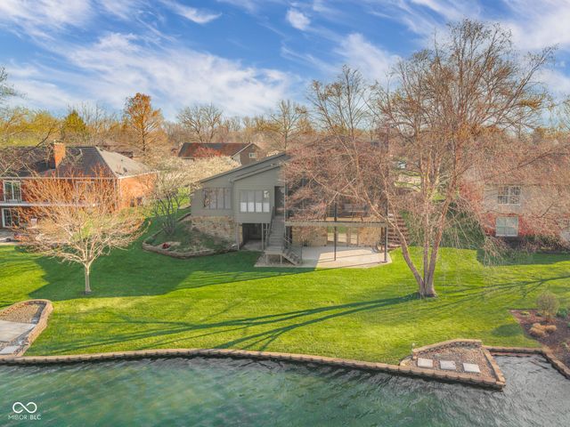 3830 Cove Road, Columbus, IN 47203