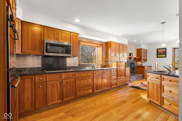 3830 Cove Road, Columbus, IN 47203