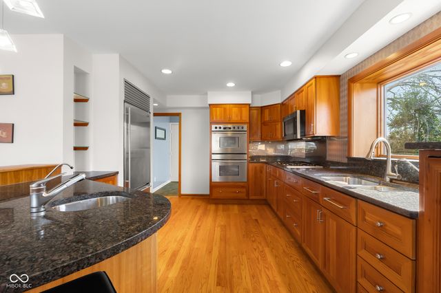 3830 Cove Road, Columbus, IN 47203