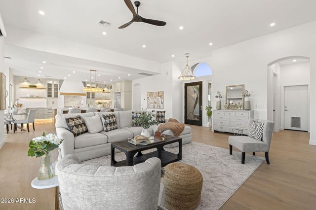 11221 E GREENWAY Road, Scottsdale, AZ 85255