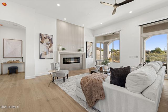 11221 E GREENWAY Road, Scottsdale, AZ 85255