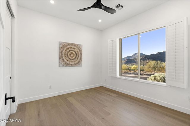 11221 E GREENWAY Road, Scottsdale, AZ 85255