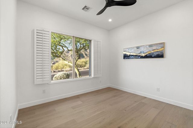 11221 E GREENWAY Road, Scottsdale, AZ 85255