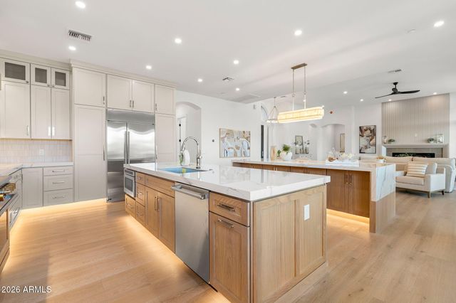 11221 E GREENWAY Road, Scottsdale, AZ 85255