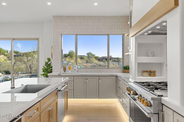 11221 E GREENWAY Road, Scottsdale, AZ 85255