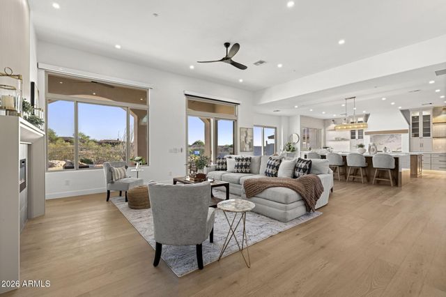 11221 E GREENWAY Road, Scottsdale, AZ 85255