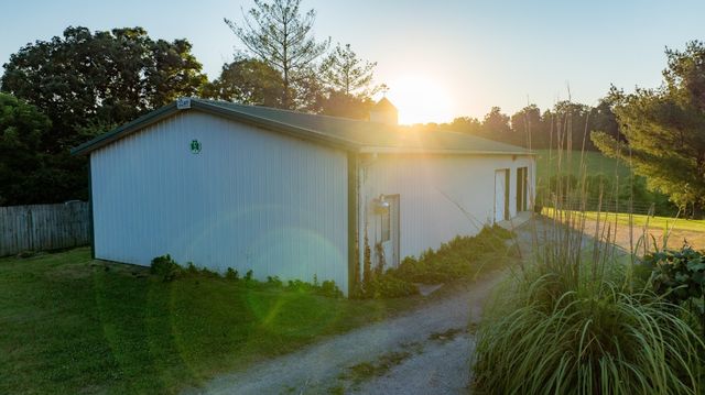 1462 Highway 48, S, Dickson, TN 37055