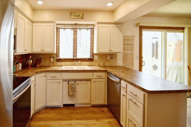 2615 Flandrau Street N, Maplewood, MN 55109