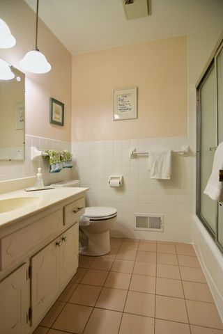 2615 Flandrau Street N, Maplewood, MN 55109