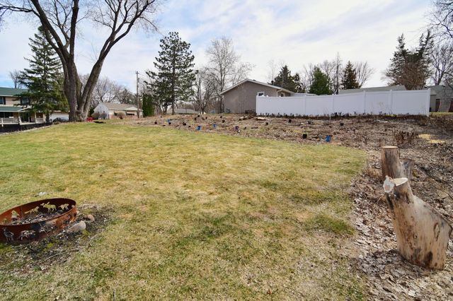 2615 Flandrau Street N, Maplewood, MN 55109