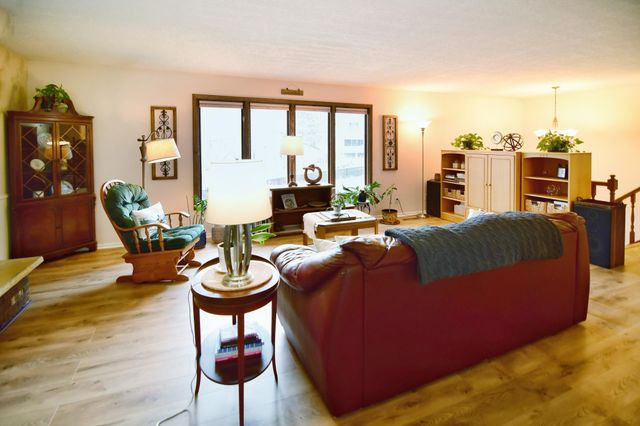 2615 Flandrau Street N, Maplewood, MN 55109