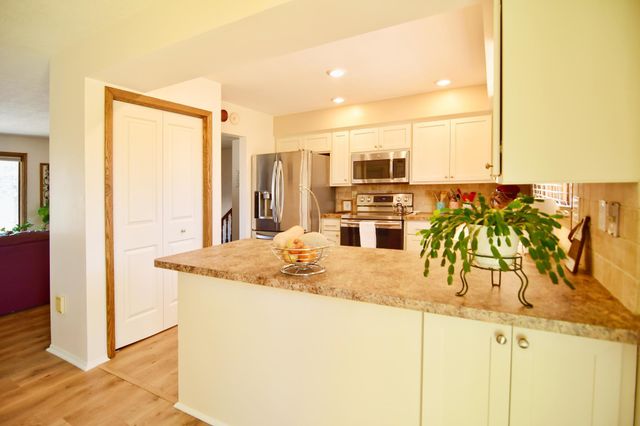 2615 Flandrau Street N, Maplewood, MN 55109