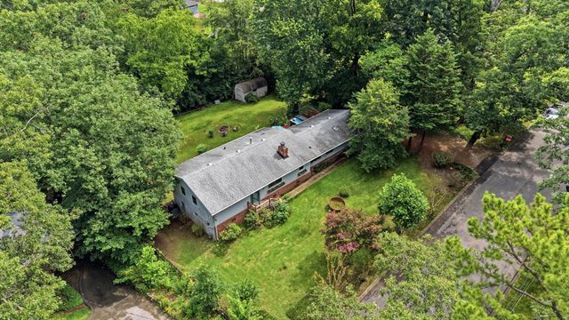 304 Oakmont Lane, Signal Mountain, TN 37377