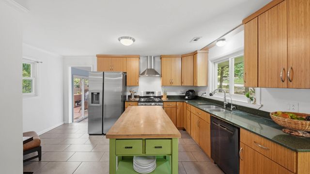 304 Oakmont Lane, Signal Mountain, TN 37377