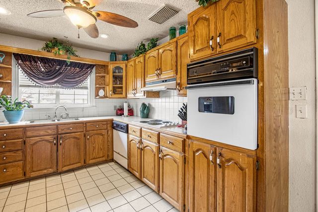 800 NW 7th St, Andrews, TX 79714