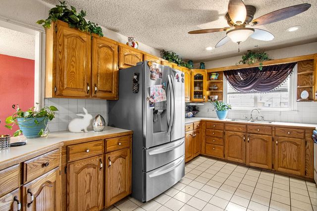 800 NW 7th St, Andrews, TX 79714