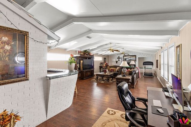 800 NW 7th St, Andrews, TX 79714