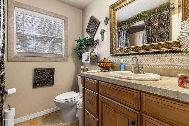 800 NW 7th St, Andrews, TX 79714