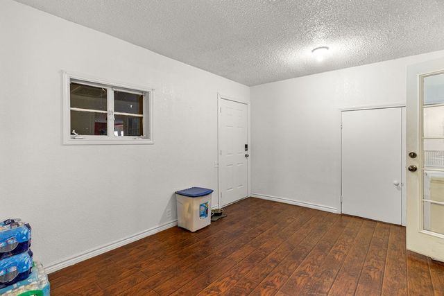 800 NW 7th St, Andrews, TX 79714