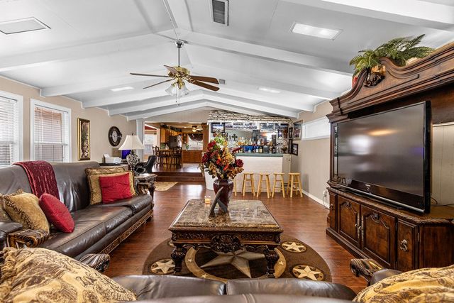 800 NW 7th St, Andrews, TX 79714