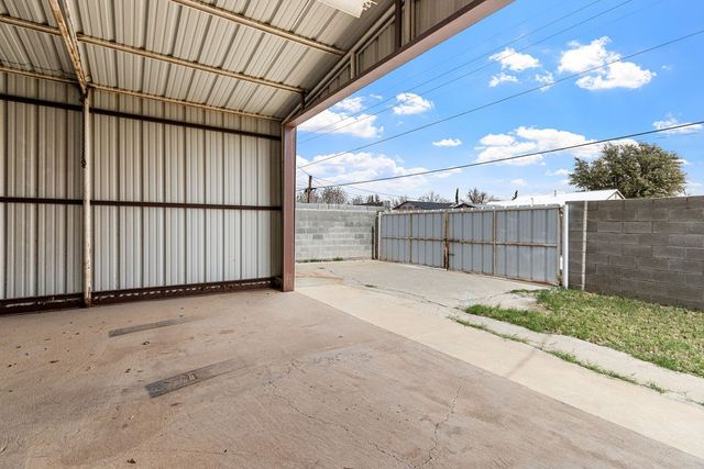 800 NW 7th St, Andrews, TX 79714