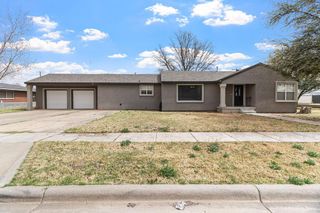 800 NW 7th St, Andrews, TX 79714