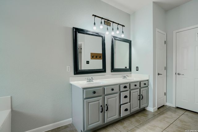 8518 EL CAMINO CT, San Antonio, TX 78254