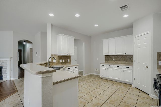 8518 EL CAMINO CT, San Antonio, TX 78254