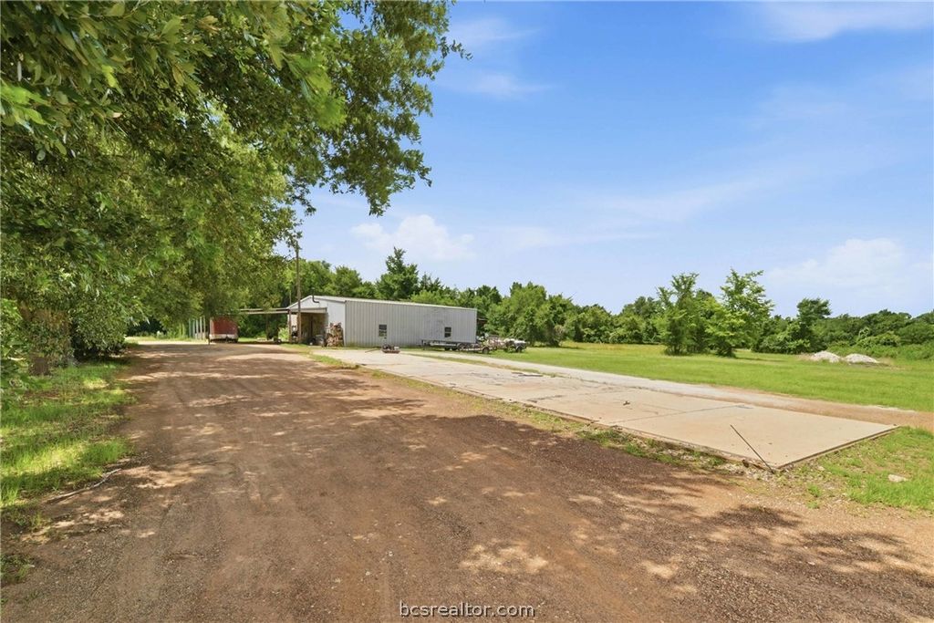 301 Cooks Lane, Franklin, TX 77856 — exterior