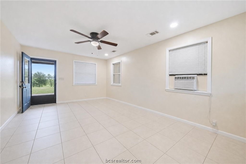 301 Cooks Lane, Franklin, TX 77856 — photo 3
