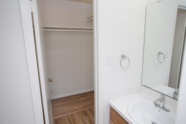 8804 Piney Point DR B, Austin, TX 78729